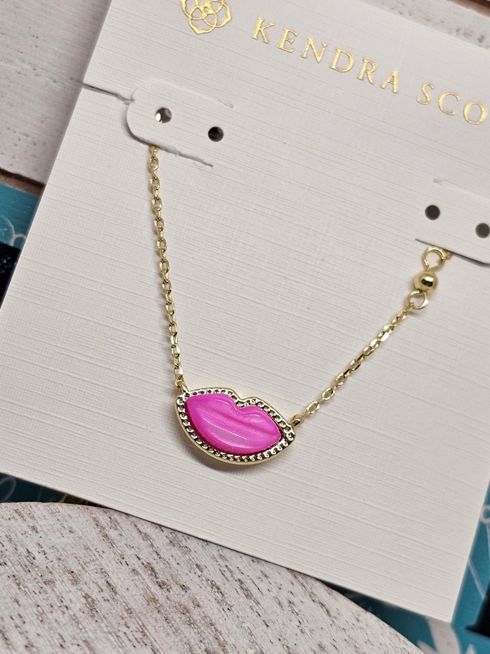 Kendra Scott Elisa Pink Lip Pendant Necklace